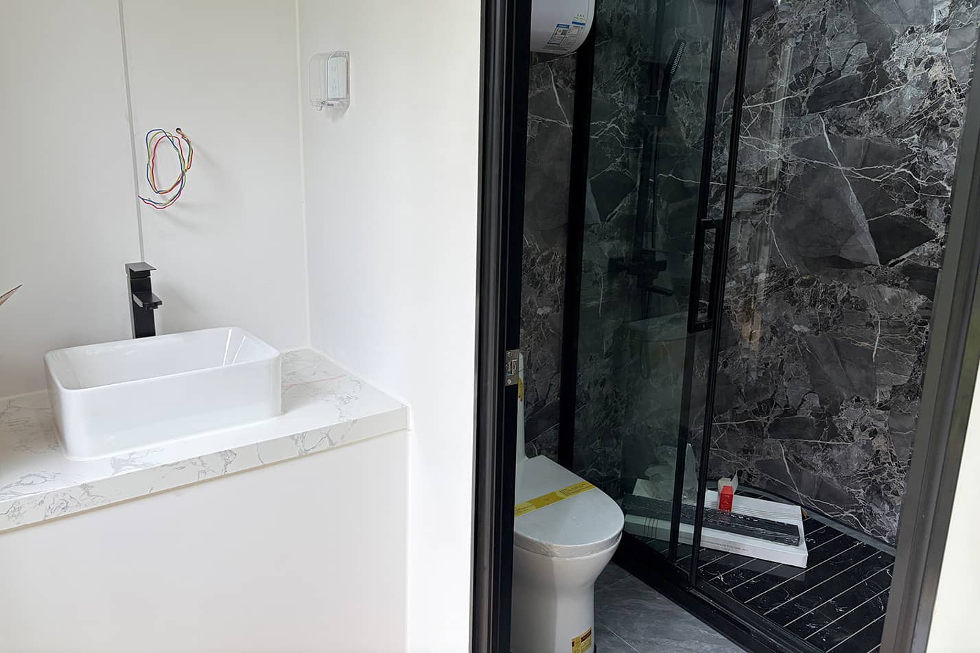 Salle de bain de la Capsule House E3