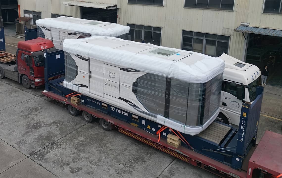 Transport de la Capsule House E6 en flat-rack 40 pieds