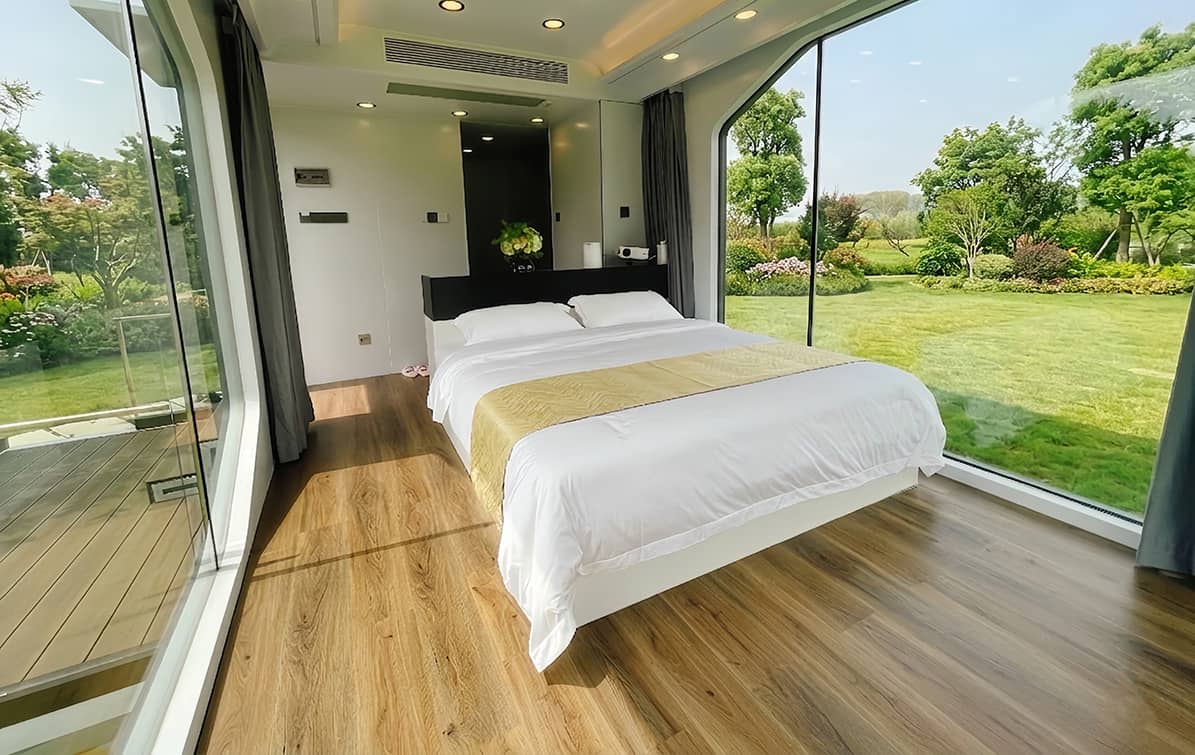 Exemple d'aménagement intérieur meublé de la Capsule House E5